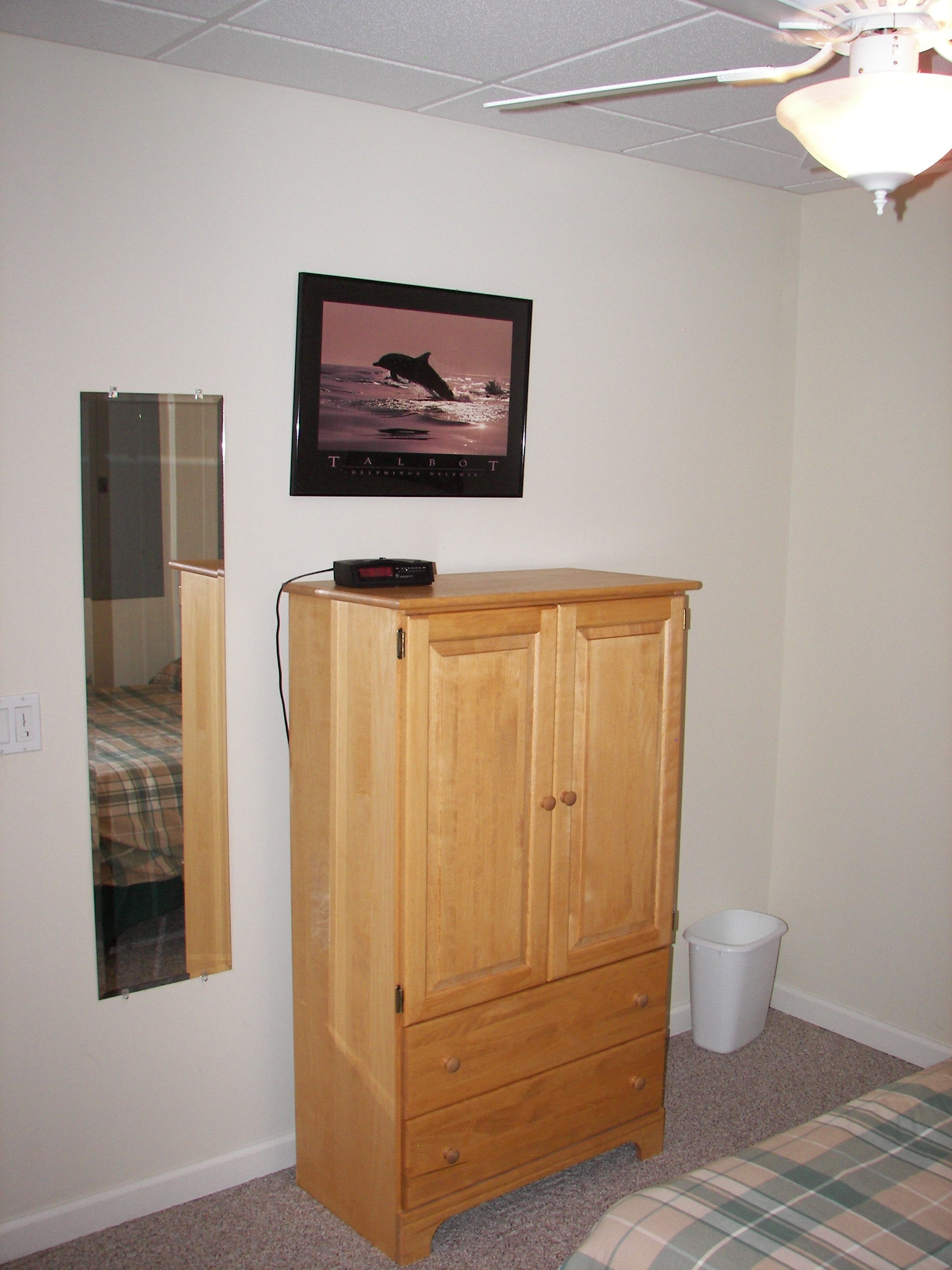 CoC-Updated-Photos/CoC-SurfingBedroomChest.jpg